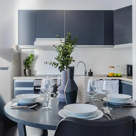 Laurel Apartment