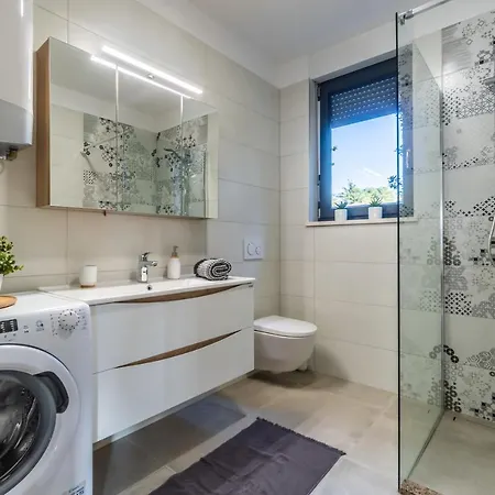 Laurel Apartment